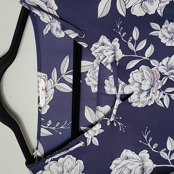 Maurices size 0X blue floral blouse - Picture 3 of 7